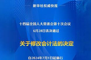 浓眉鼻子被杰伦-格林肘到流血了 肿得通红！哈姆赶紧喊暂停缓缓